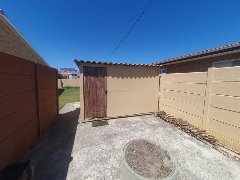 4 Bedroom Property for Sale in Franskraal Western Cape